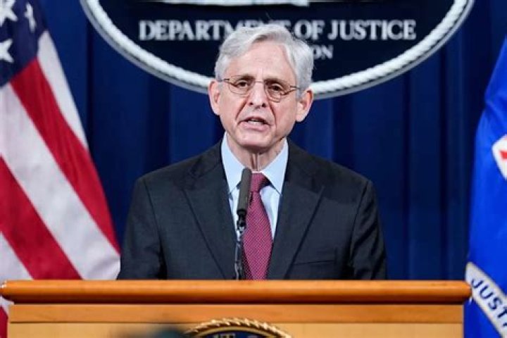 
AG Garland Says DOJ ‘Won’t Permit’ Voter Intimidation as Issues Crop Up in Arizona, Texas Ahead of Midterms 