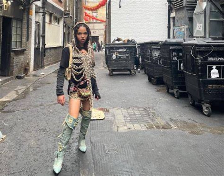 FKA Twigs Height, Weight, Net Worth, Age, Birthday, Wikipedia, Who, Nationality, Biography