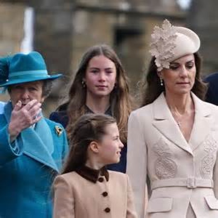 
Ian Holloway Daughters Eve, Chloe, Harriet – Wife Kim Holloway 
