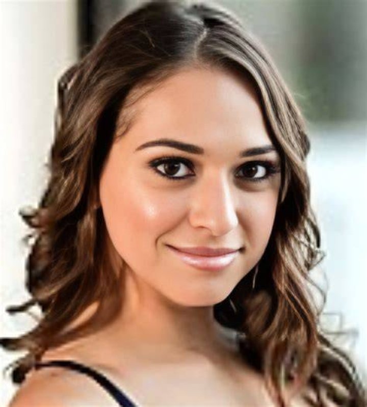 Sara Luvv Height, Weight, Net Worth, Age, Birthday, Wikipedia, Who, Instagram, Biography